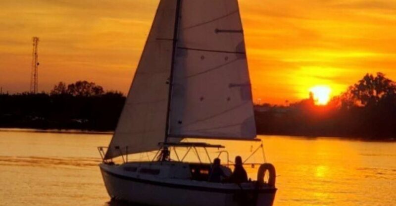 Orlando: Private Sunset Sailing Trip on Lake Fairview - Vessel and Group Size
