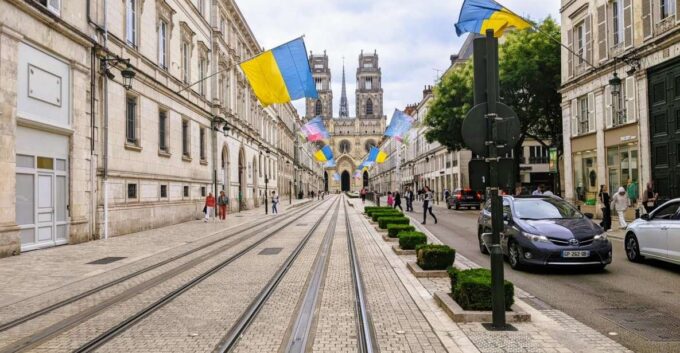 Orléans: Old Town, Cathedral & Joan of Arc Self-guided Walk - Inclusions Provided