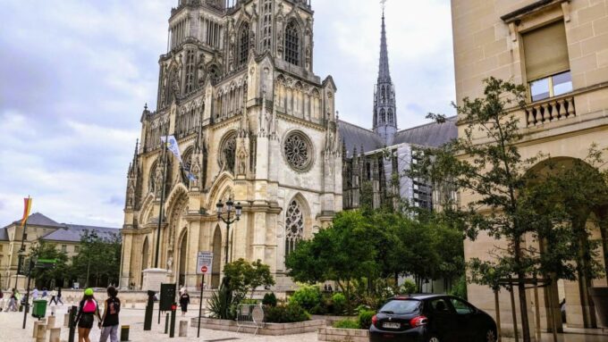 Orléans: Old Town, Cathedral & Joan of Arc Self-guided Walk - Customer Reviews