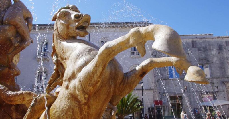 Ortigia: Private Walking Tour and Boat Trip - Experience Highlights