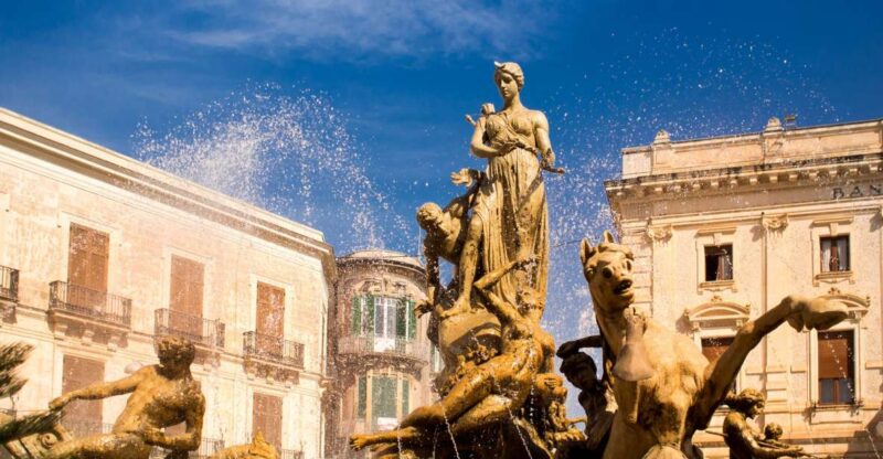 Ortigia Private Walking Tour With Photographer - Key Points