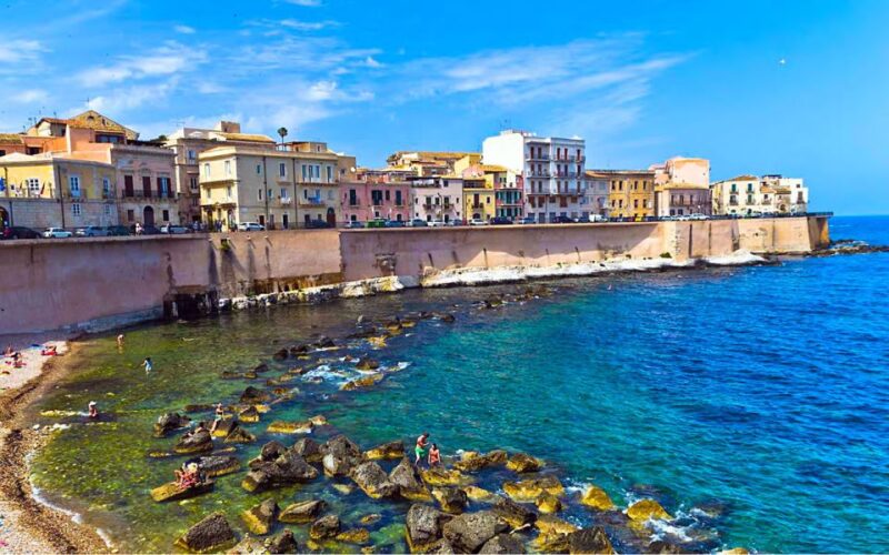 Ortigia Private Walking Tour With Photographer - Tour Itinerary