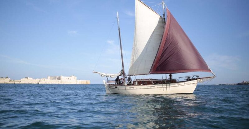 Ortygia: Sailing Tour to Plemmirio With Aperitif - Group and Meeting Details
