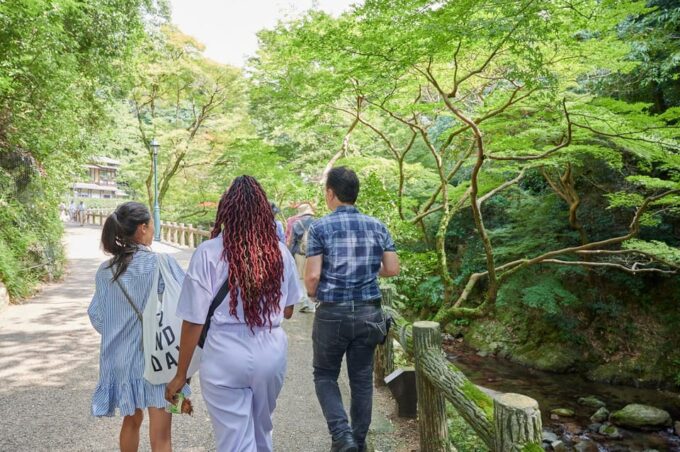 Osaka: 2.5-Hour Private Scenic Hike to Minoo Waterfall - Ancient Temple Visit