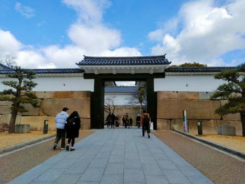 Osaka Castle Hidden Gem Walk Tour + Multilingual Audio Guide - Authenticity and Unique Insights