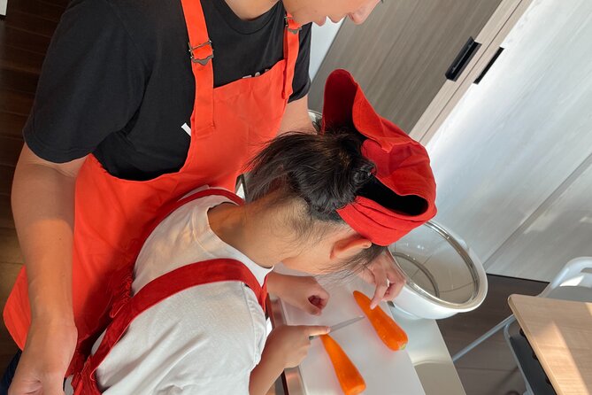 Osaka Cooking Class:Katsu Curry/Bento/Okonomiyaki & Store Tour - Meeting Point and Accessibility