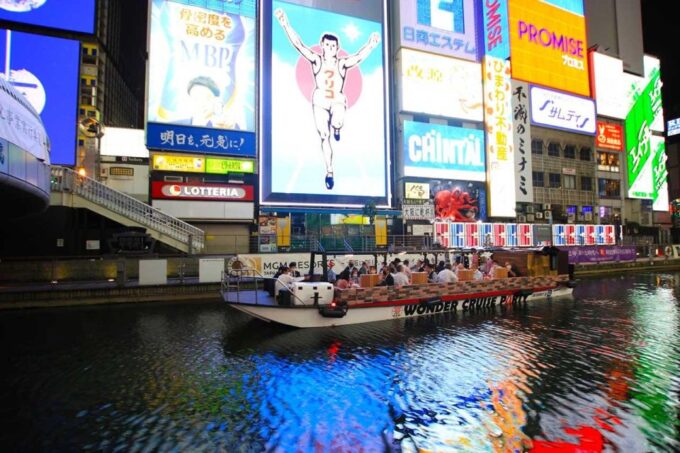 Osaka: Dotonbori District Sightseeing Cruise & Beer Discount - On-board Amenities