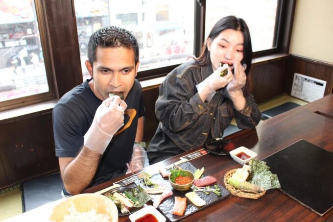 Osaka Dotonbori: Hand Roll Sushi Experience - Sushi-Making Experience