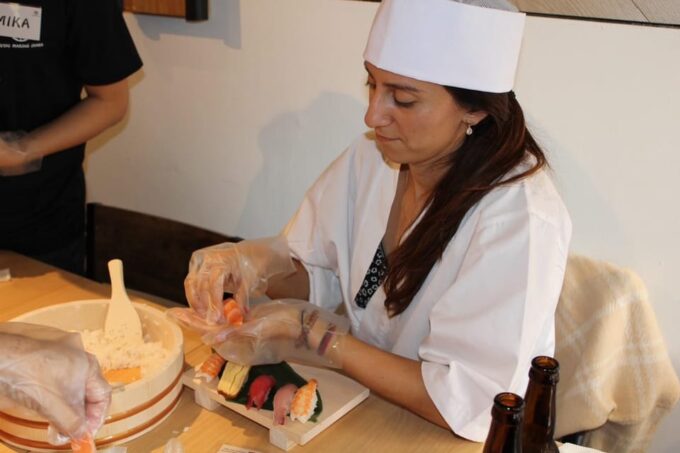 Osaka Dotonbori: Vegan/Vegetarian Sushi Making Experience - Japanese Culture and Traditions