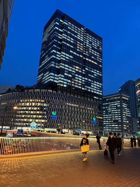 Osaka: Food & Bar Hopping Tour - Local Bar With Regional Food