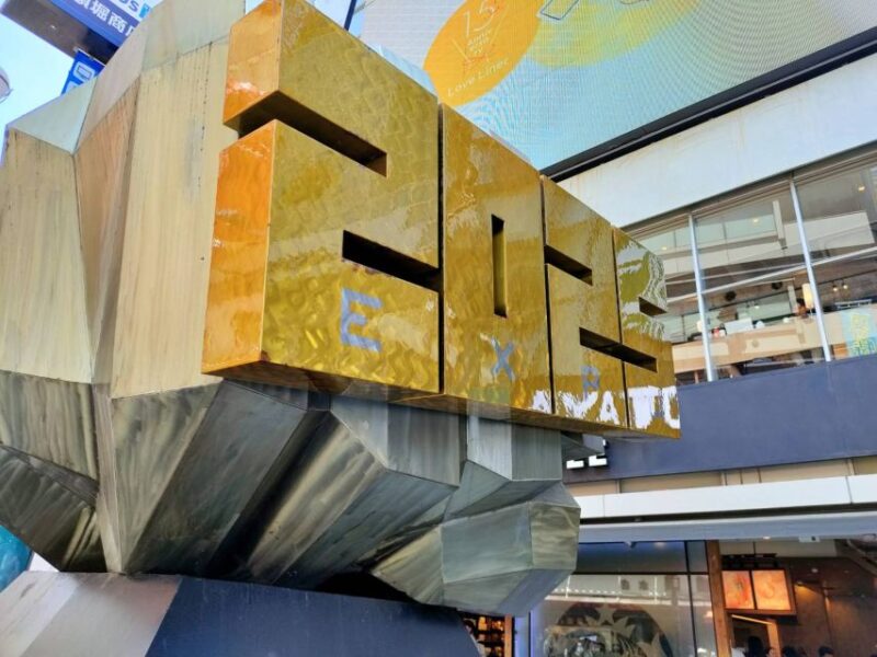 Osaka: Guided Walking Tour to Castle, Shinsekai, & Dotonbori - Shinsaibashi-sujis 400-Year-Old Covered Street