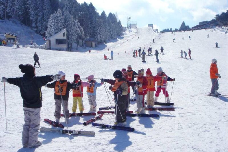 Osaka: Kobe Mount Rokko Skiing and Snow Play 1-day Tour - FAQ