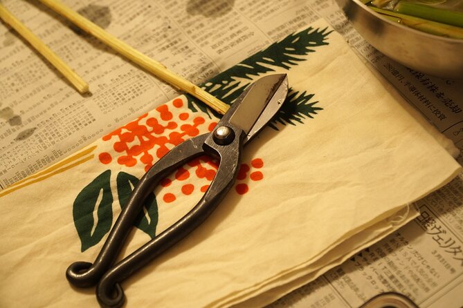 Osaka Learning Ikebana With a Sogetsu School Master - Guidance From the Sogetsu School Master