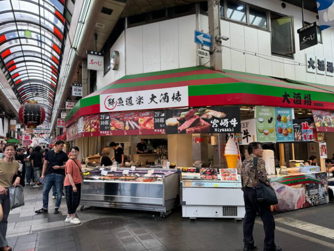 Osaka: Private Culinary Tour of Kuromon Market in 1 Hour - Navigating Kuromon Market With a Local Guide