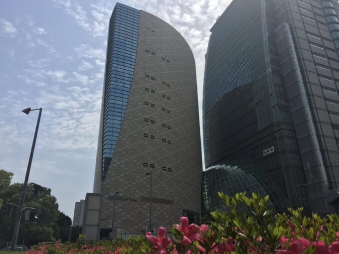 Osaka: Private One-Day Guided Tour of the Castle and Surroundings - Discovering Naniwa Palace