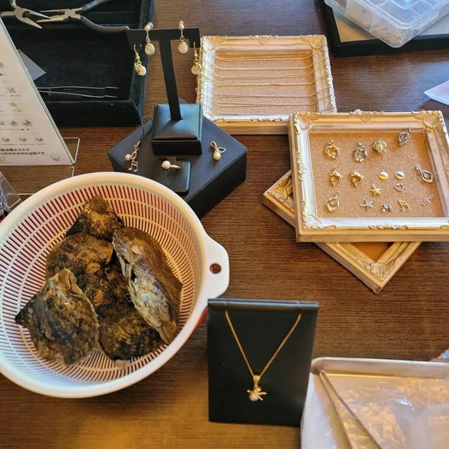 Osaka Shinsaibashi Pearl Extraction Experience - Pearl Discovery Process