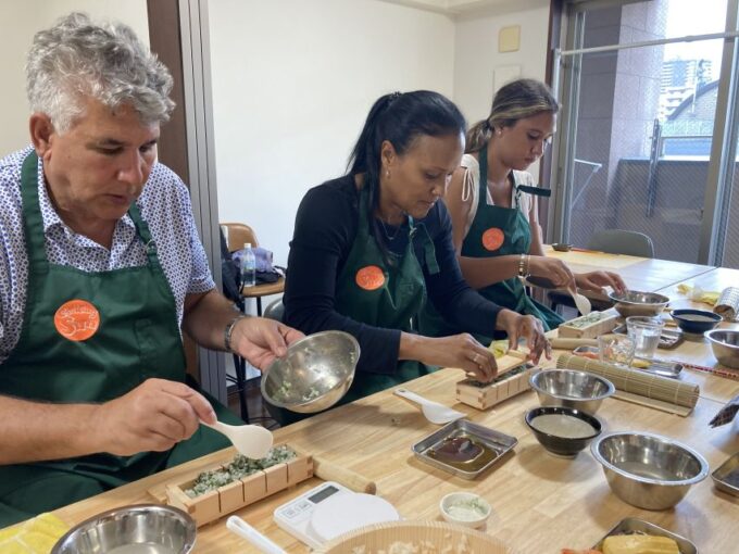 Osaka: Sushi Class in Dotonbori - Accessibility and Language