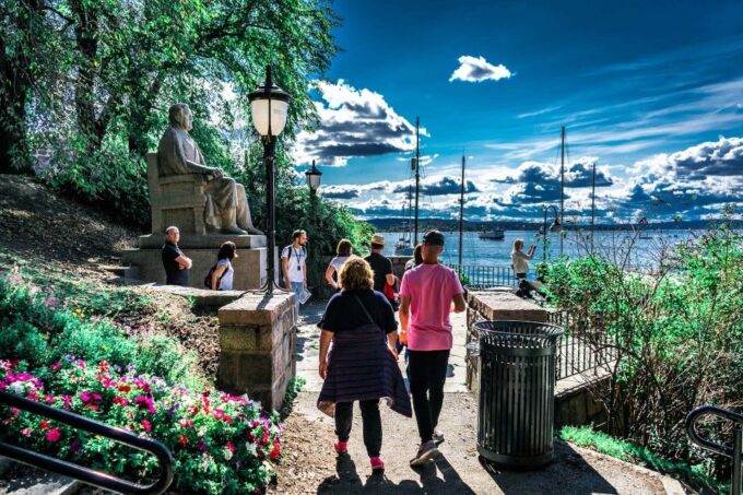 Oslo: 2-Hour Private City Walking Tour - Language Options
