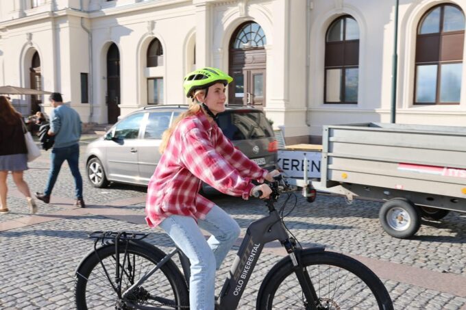 Oslo and Beyond: Guided Electric Bike Tour - Meeting Point and Languages