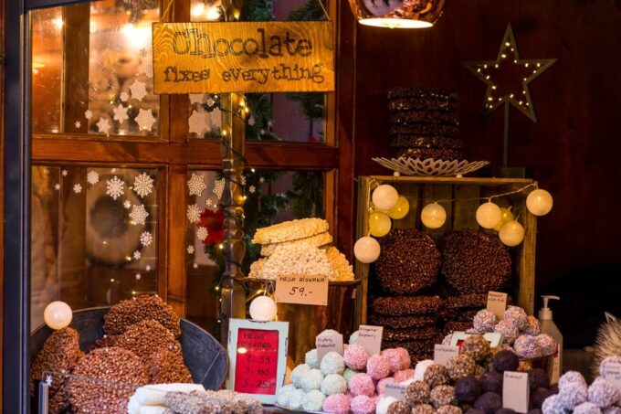 Oslo: Christmas Traditions and Guided Market Walking Tour - Enjoying Local Delicacies