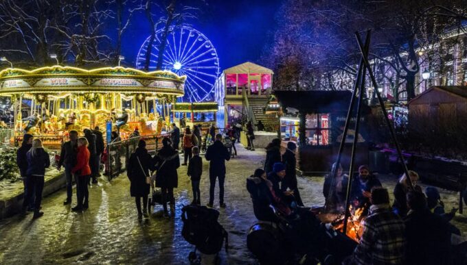 Oslo: Christmas Traditions and Guided Market Walking Tour - Learning to Make Gløgg