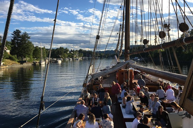 Oslo Combo Tour: Grand City Tour and Oslo Fjord Cruise - Holmenkollen Ski Jump