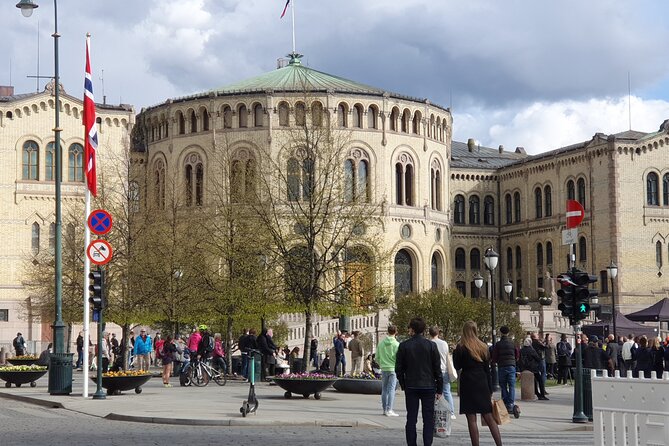 Oslo Easy Walk 2 Hours - Tour Guide: Ninas Expertise