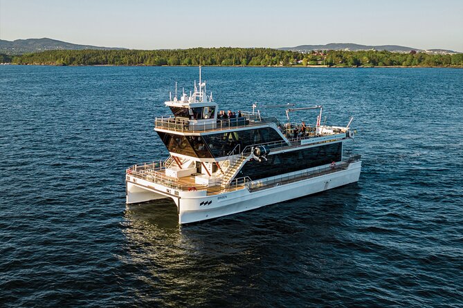 Oslo Fjord 3 Course Dinner Sightseeing Cruise - Staff and Atmosphere
