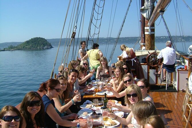 Oslo Fjord Live Jazz Cruise With Shrimp Buffet on a Sailing Ship - Onboard Amenities and Entertainment