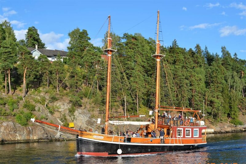 Oslo: Fjord Mini Cruise by Wooden Sailing Ship - Onboard Amenities
