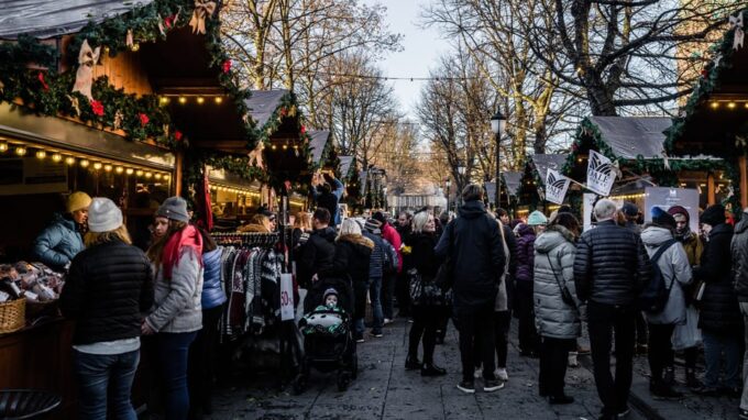 Oslo: Guided Christmas Walking Tour - Free Cancellation and Payment
