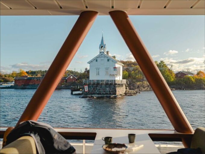 Oslo: Guided Oslofjord Cruise by Silent Electric Boat - Knowledgeable Guide and Local Insights