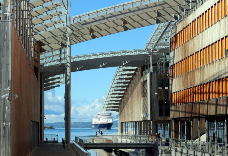 Oslo: Private Architecture Tour With a Local Expert - Language Options