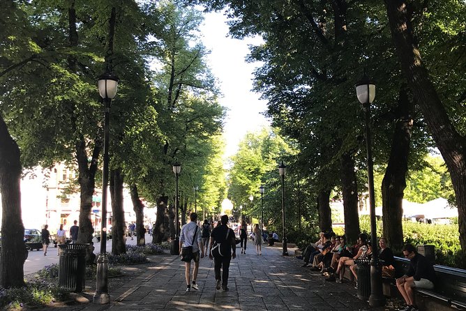 Oslo Sights by Car - Discover the Royal Palace