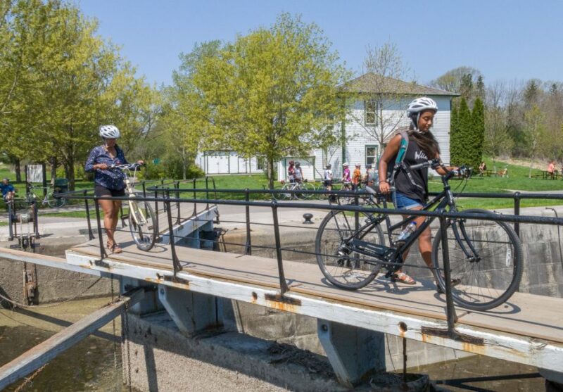 Ottawa: 4 or 8-Hour Bike Rental With Self-Guided Tour - Key Points