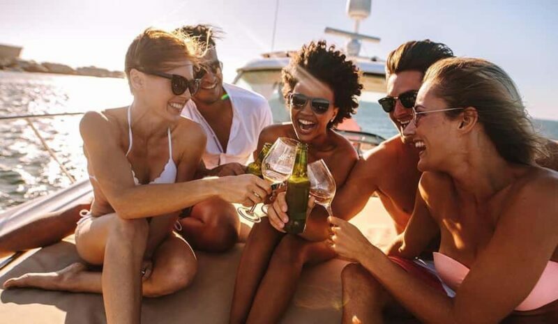 Ottawa: Downtown Yacht Cruise - Thur-Sun - 6 PM to 7 PM - Ottawa: Downtown Yacht Cruise – Thur-Sun – 6 PM to 7 PM