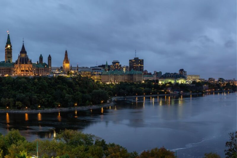 Ottawa: First Discovery Walk and Reading Walking Tour - App and Navigation Features