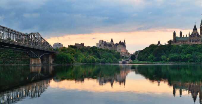 Ottawa: First Discovery Walk and Reading Walking Tour - Capturing Memorable Moments
