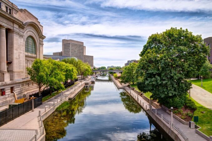 Ottawa: Hop-On Hop-Off Guided City Tour Pass - Exploring the Capital