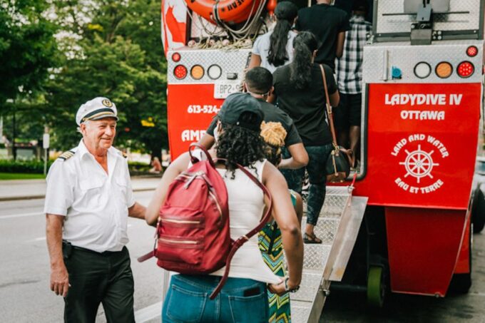 Ottawa: Hop-On Hop-Off Guided City Tour Pass - Guided Tour Experience