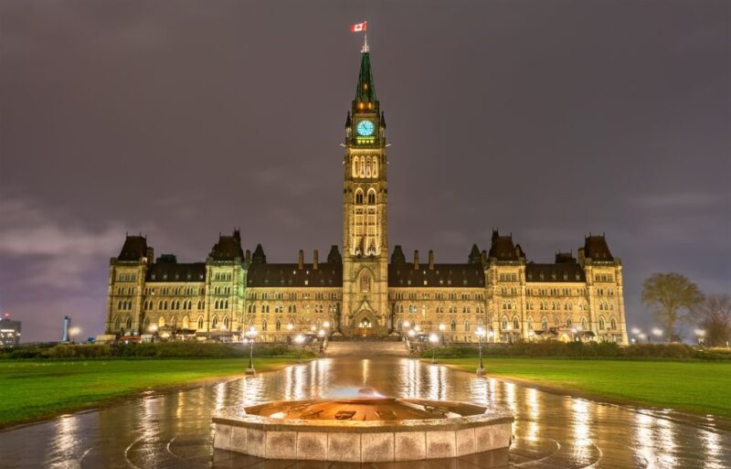 Ottawa: Small Group Night Tour W/River Cruise & Light Show - Key Points