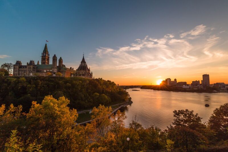 Ottawa: Small Group Night Tour W/River Cruise & Light Show - Experience Highlights