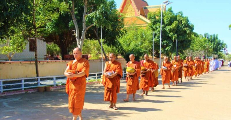 Oudong Mountain & Phnom Baset Private Tours From Phnom Penh - Morning Pickup