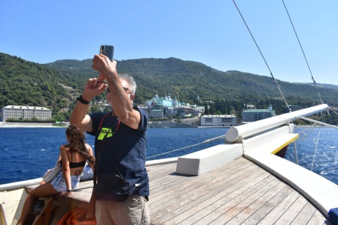 Ouranoupoli: Mount Athos Peninsula Sightseeing Cruise - Monastic Traditions and Restrictions