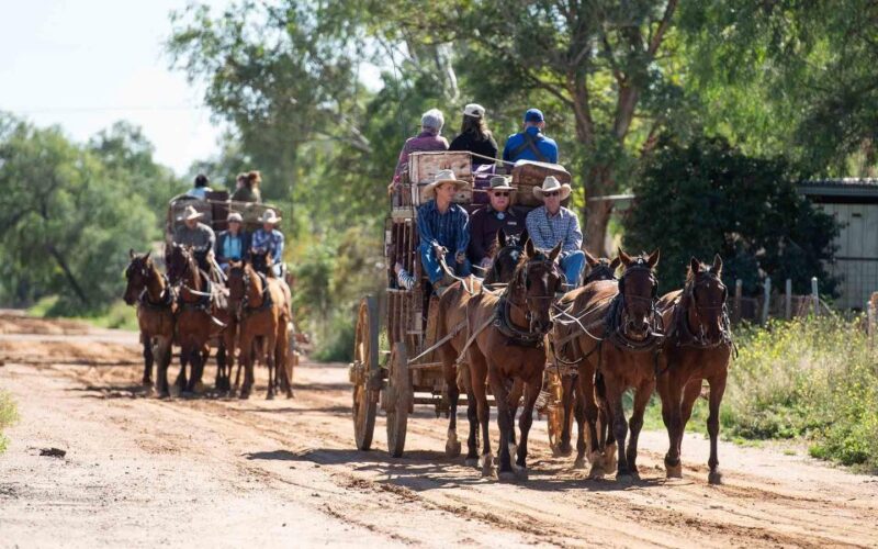 Outback Queensland: Unleashing Longreach Holiday 6-days - Key Points