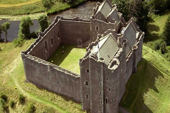 Outlander Day Tour in Spanish - Departure Time and Availability