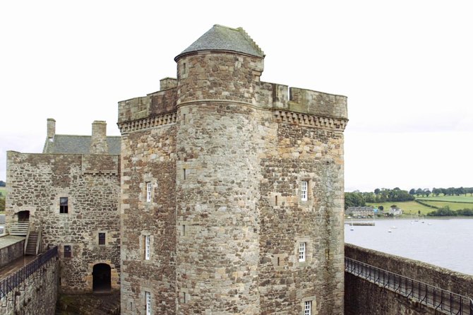 Outlander Day Tour in Spanish - Representation of Iconic Locations