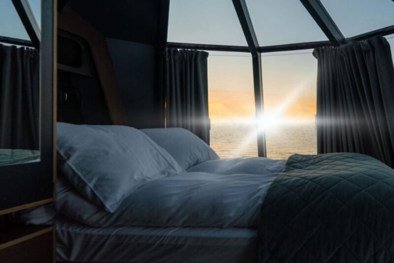 Overnight Adventure AuroraHut at Fjallsarlon - Unique Experience