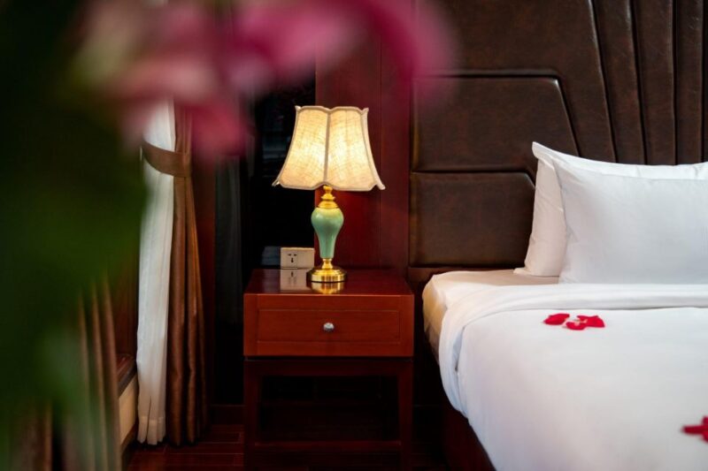 Overnight Halong Bay Luxury 5 Stars Cruise With Full Meals - Exquisite Dining Experiences