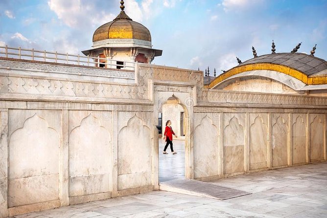 Overnight Luxury Tour of Tajmahal With Jaipur Including Transport and Hotel - Near Public Transportation